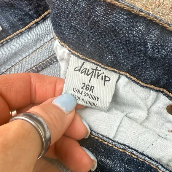 Daytrip Lynx Skinny Jeans Distressed Front Stretch 26R - Picture 4 of 9